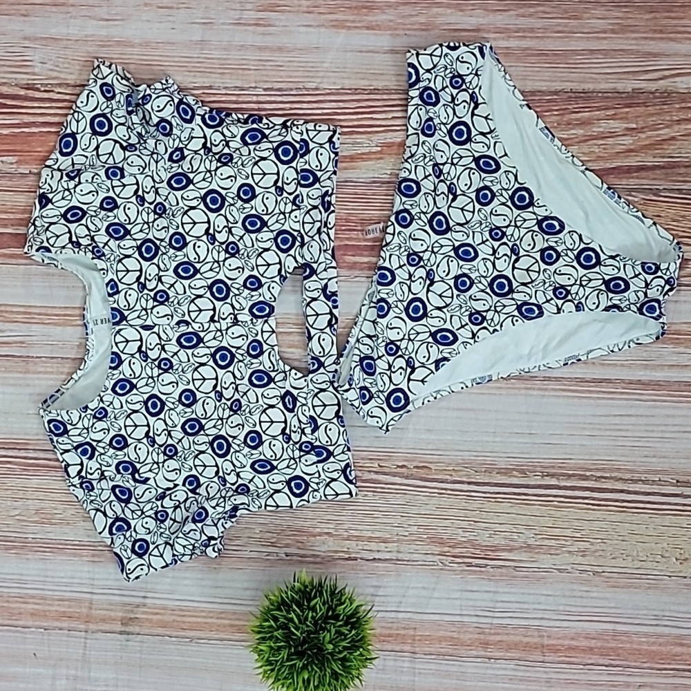 Forever 21 Evil Eye Rash Guard Swim Set - Picture 3 of 13
